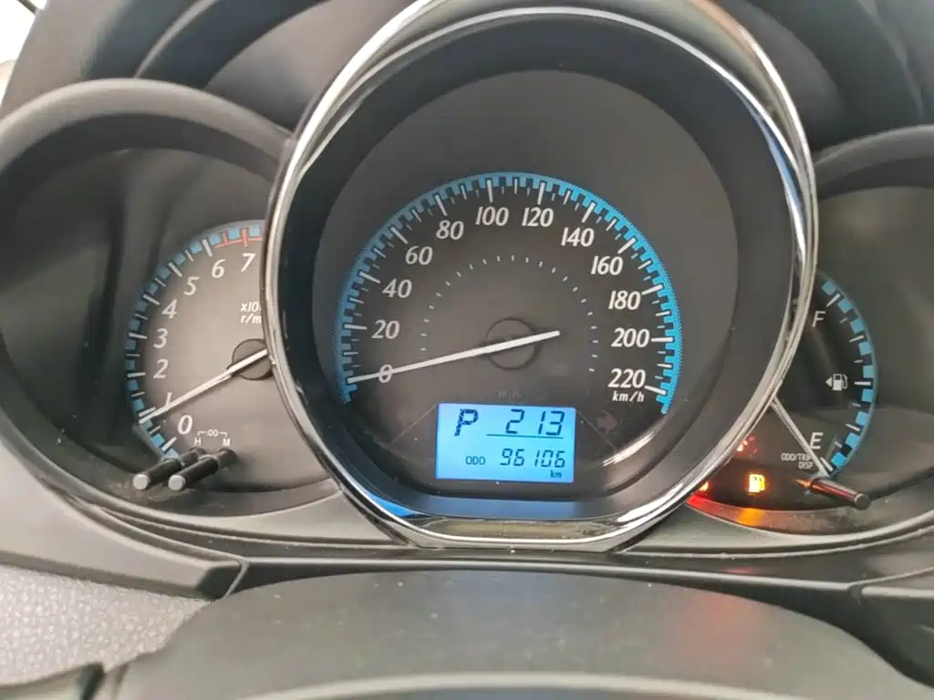 Toyota Yaris L 2018 — фото 12