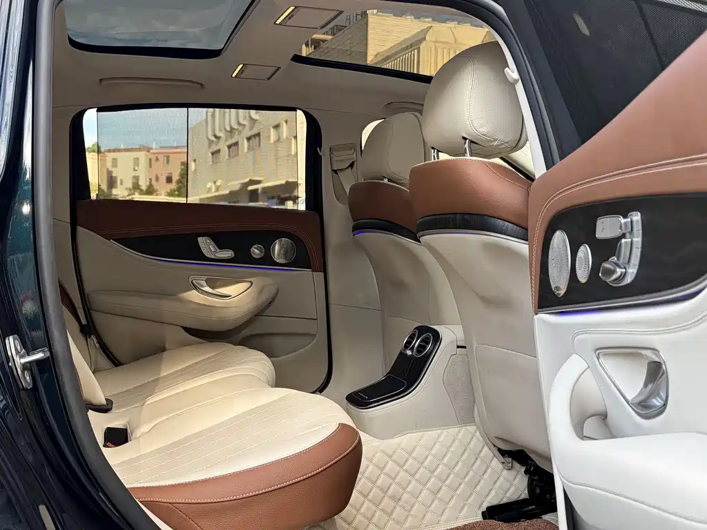 Mercedes-Benz E-Class 2022 — фото 12