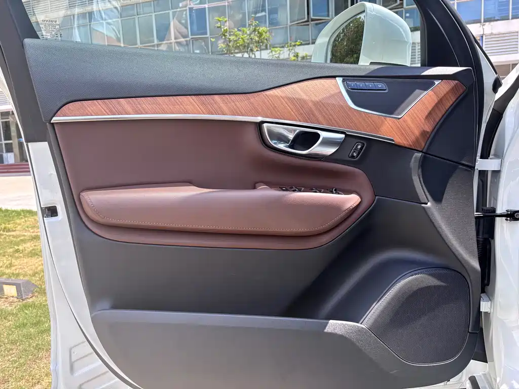 Volvo XC90 2023 — фото 10