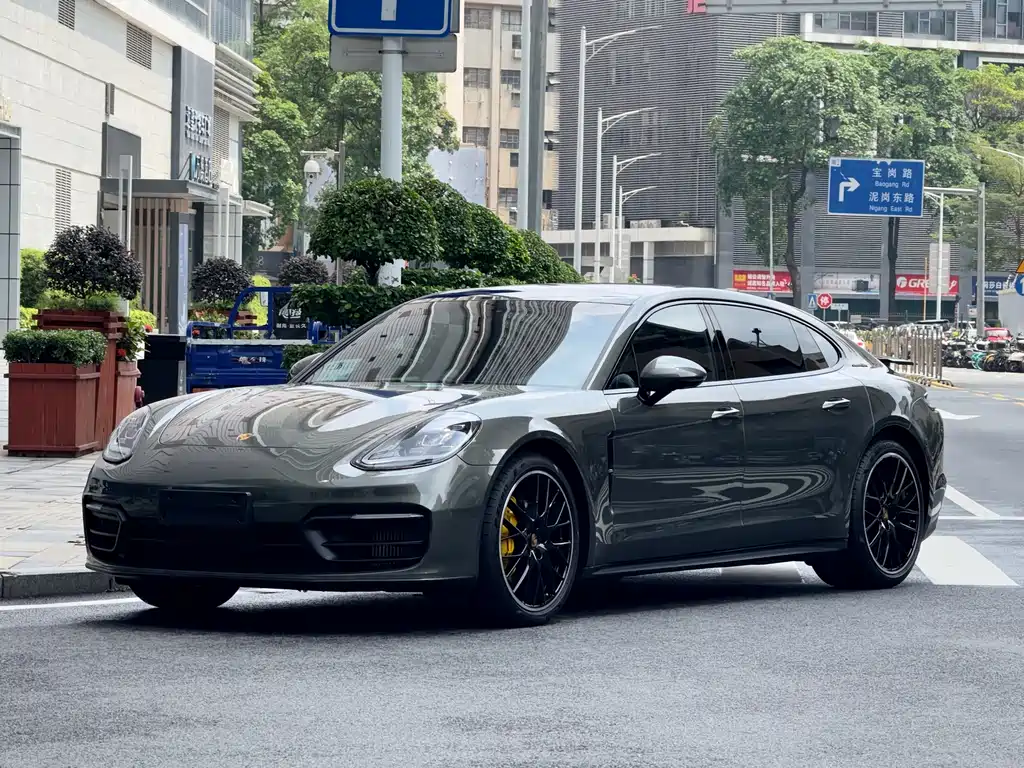 Porsche Panamera 2023 — фото 1