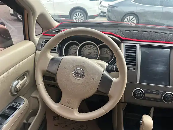 Nissan Tiida 2010