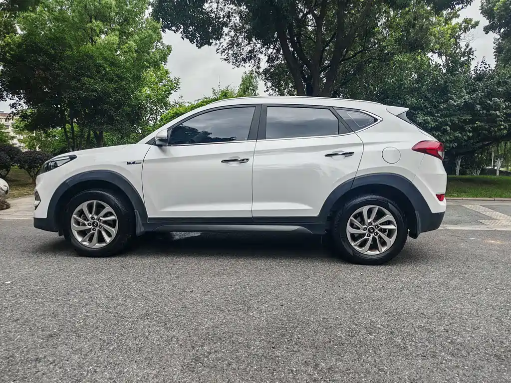 Hyundai Tucson 2017 — фото 8