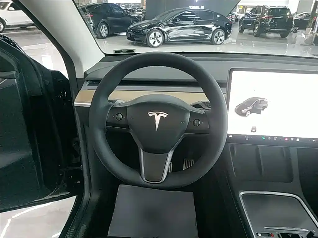 Tesla Model Y 2023 — фото 11