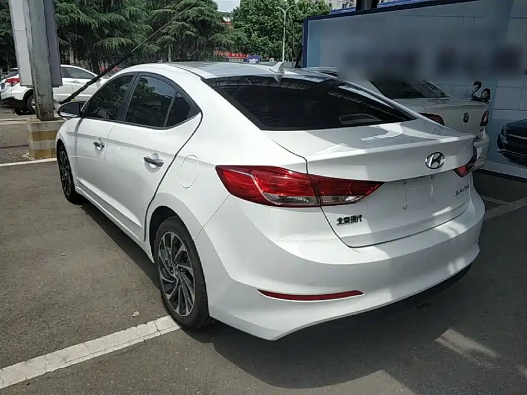 Hyundai Elantra 2019 — фото 5