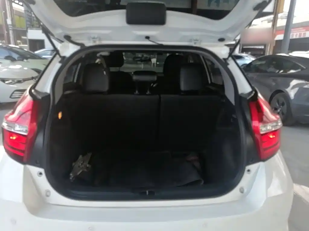 Toyota Yaris L 2019 — фото 19