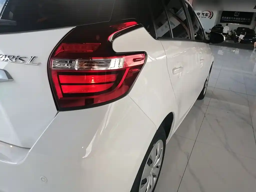 Toyota Yaris L 2019 — фото 8