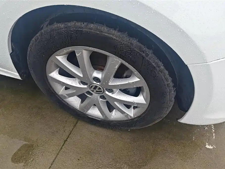 Volkswagen Sagitar 2013
