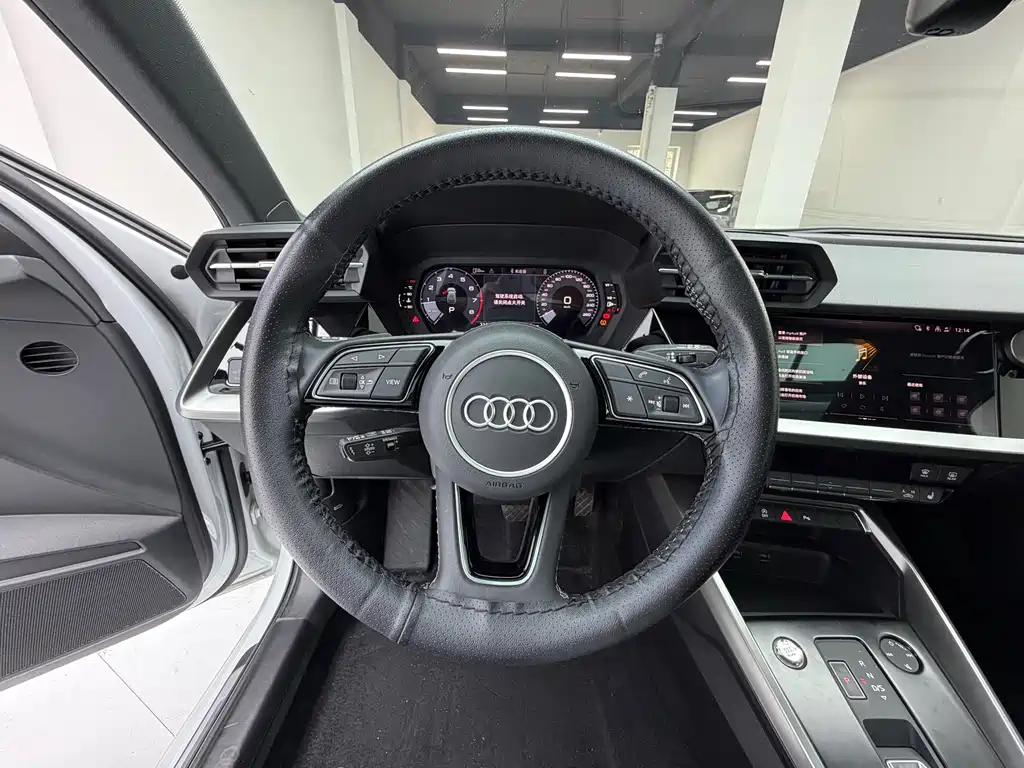Audi A3 2023 — фото 10