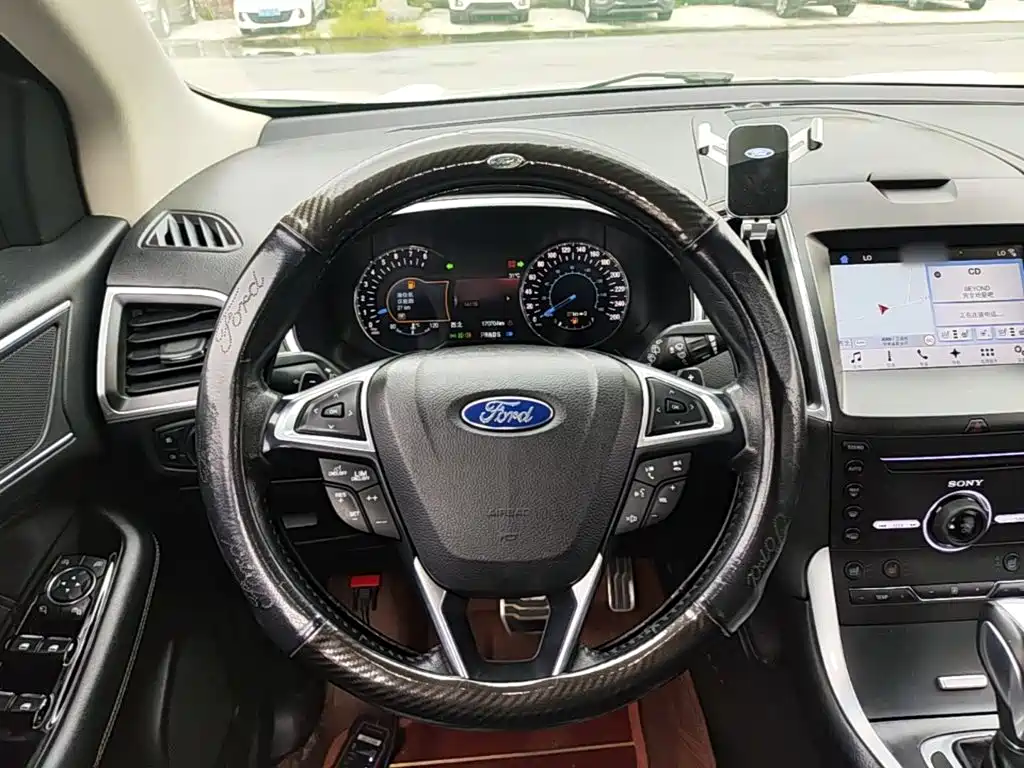 Ford Edge 2017 — фото 11