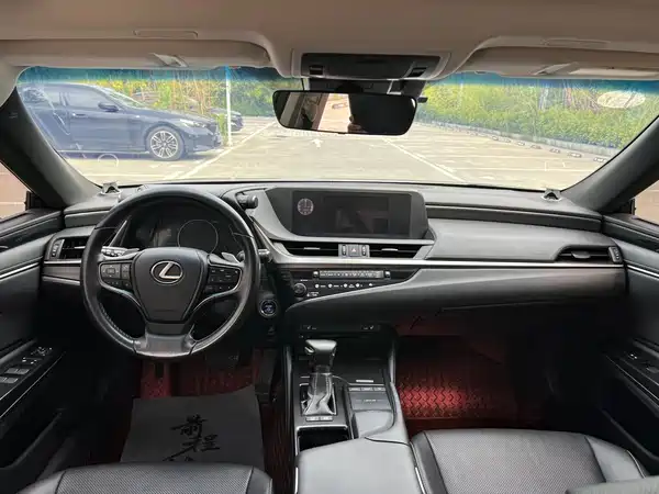 Lexus ES 2018