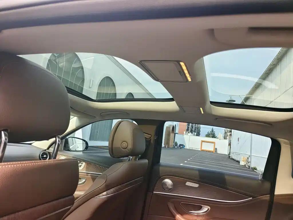 Mercedes-Benz E-Class 2023 — фото 13