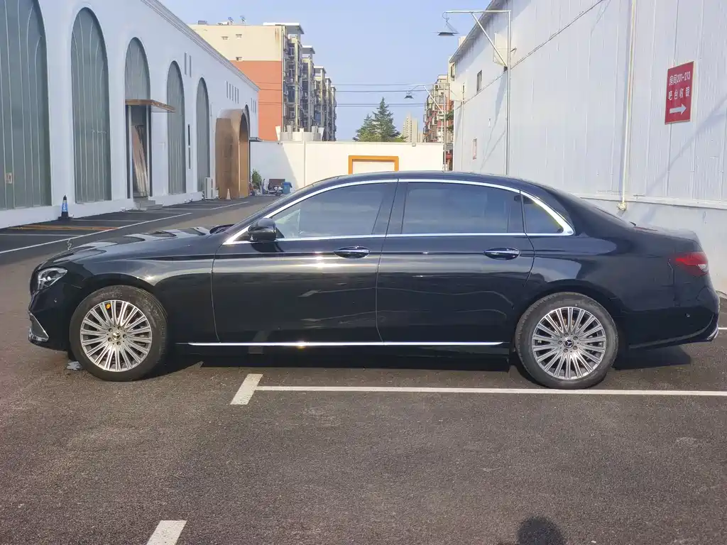 Mercedes-Benz E-Class 2023 — фото 15