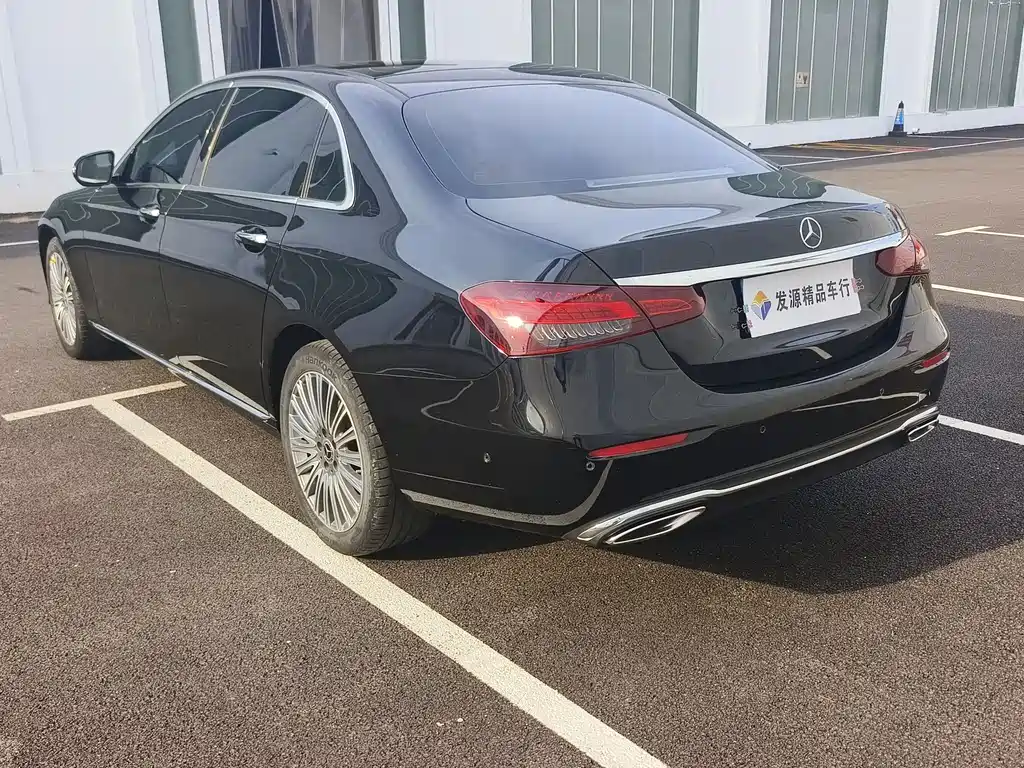 Mercedes-Benz E-Class 2023 — фото 18
