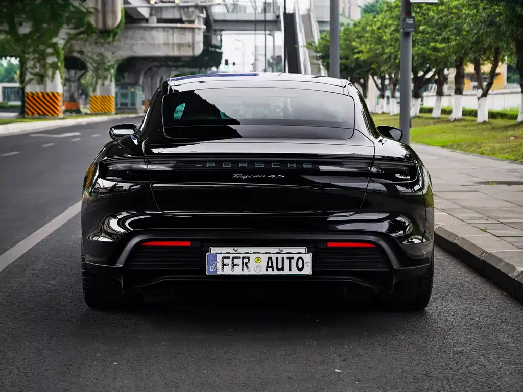 Porsche Taycan 2020 — фото 19