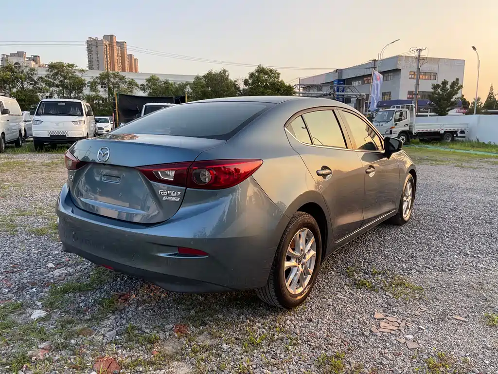 Mazda 3 Axela 2017 — фото 9