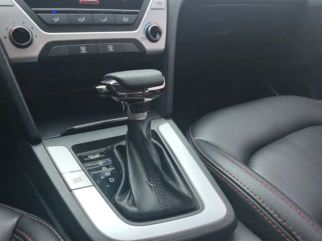 Hyundai Elantra 2018 — фото 9