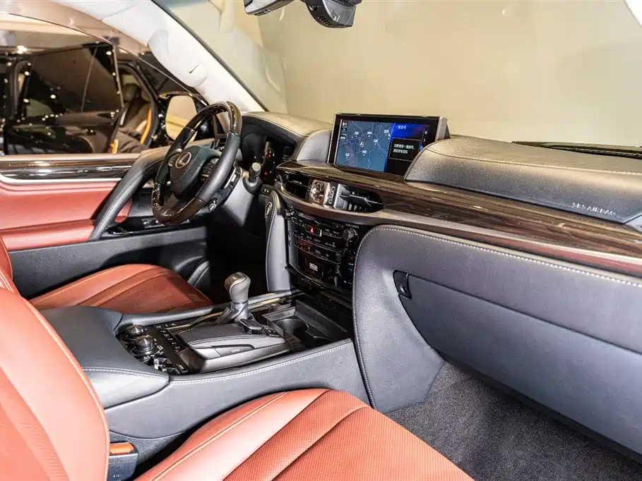 Lexus LX 2022 — фото 10