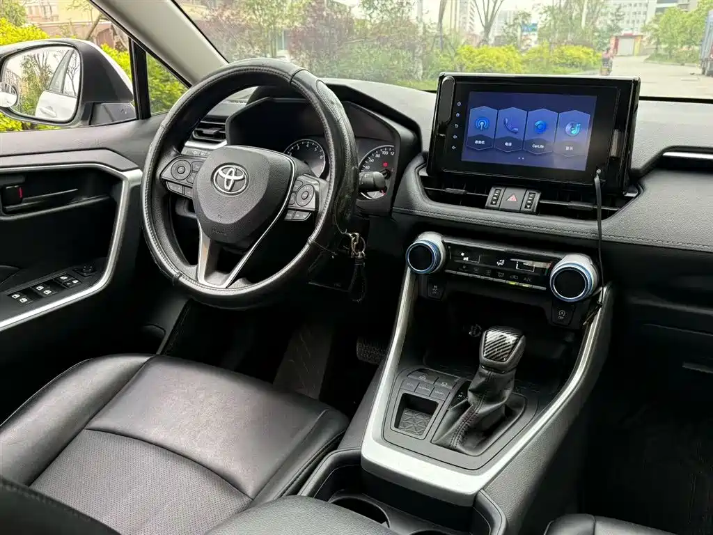 Toyota RAV4 2021