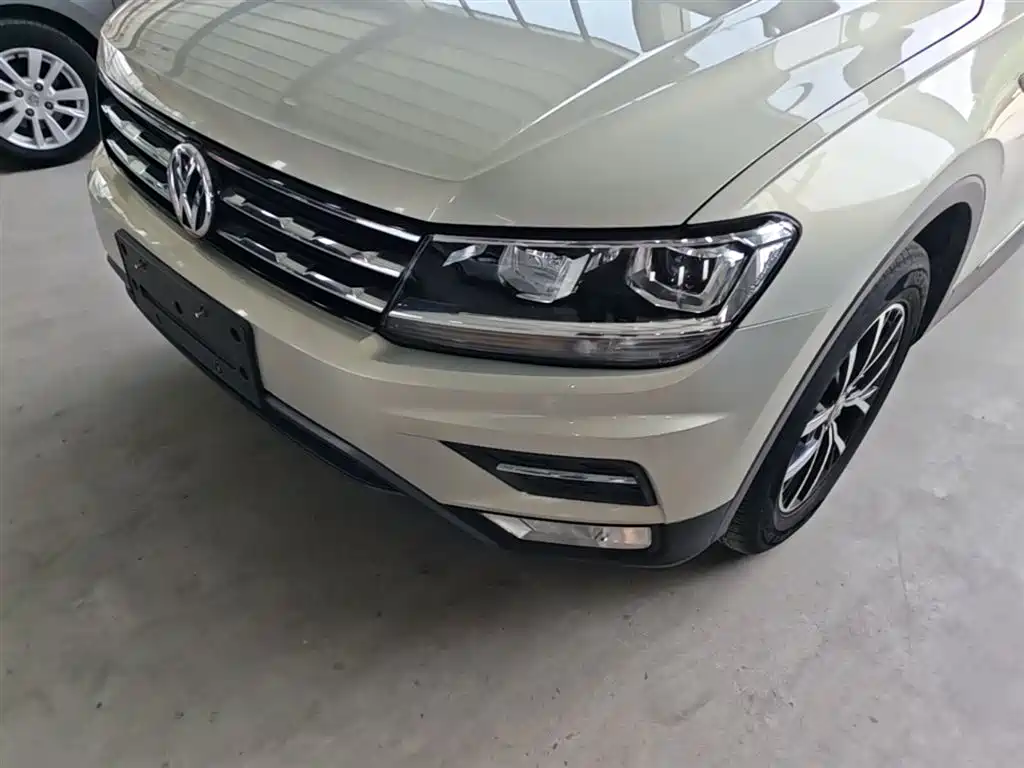 Volkswagen Tiguan L 2018 — фото 24