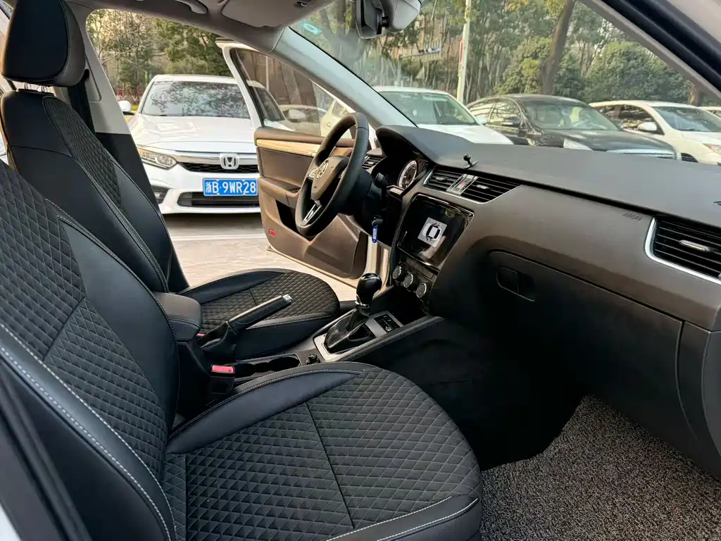 Skoda Octavia 2020 — фото 4
