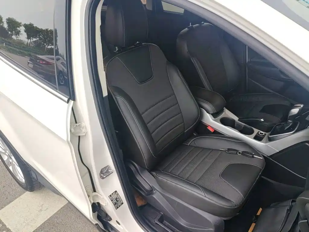 Ford Kuga 2016 — фото 25