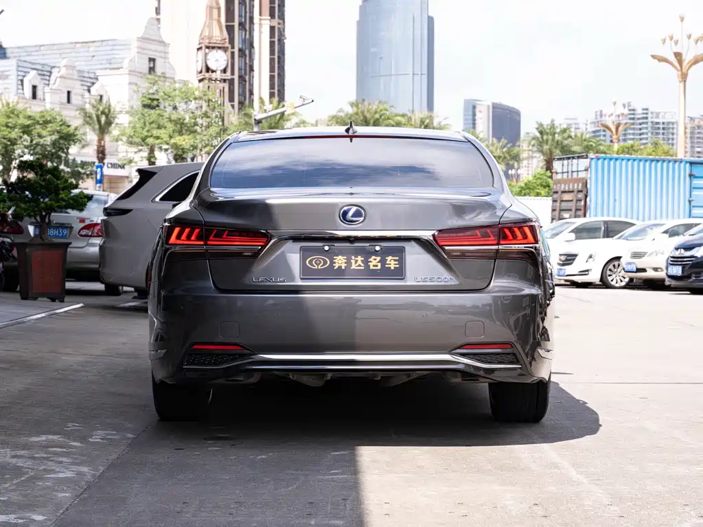 Lexus LS 2020