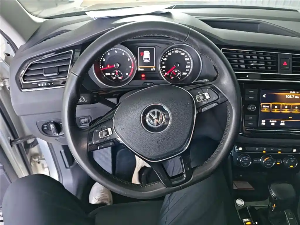 Volkswagen Tiguan L 2018 — фото 11