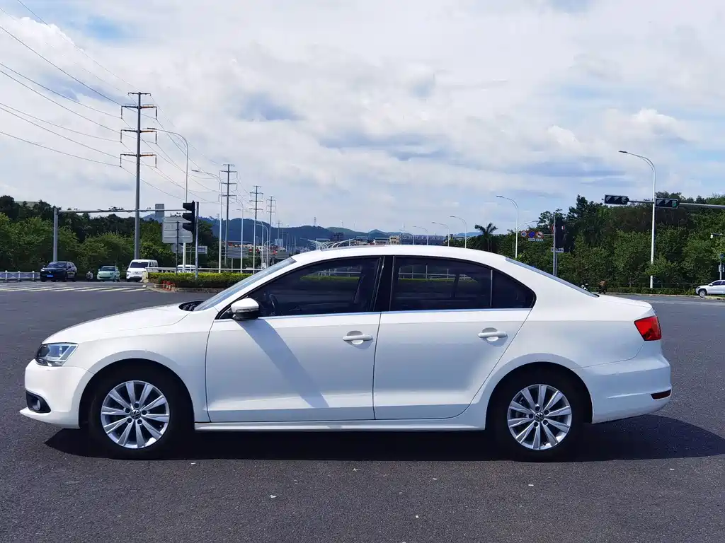 Volkswagen Sagitar 2014