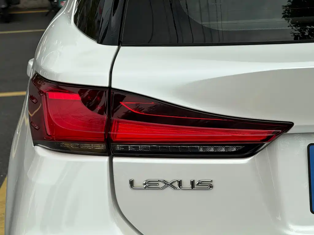 Lexus CT 2018 — фото 18