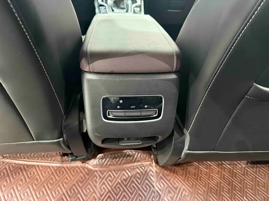 GAC Motor Trumpchi M6 2022 — фото 12