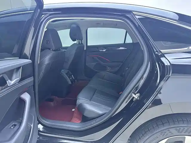 Volkswagen Magotan 2025 — фото 13