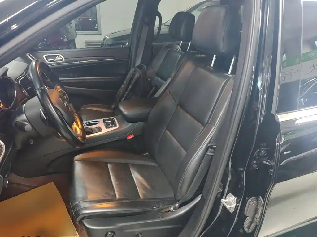 Jeep Grand Cherokee 2021 — фото 15