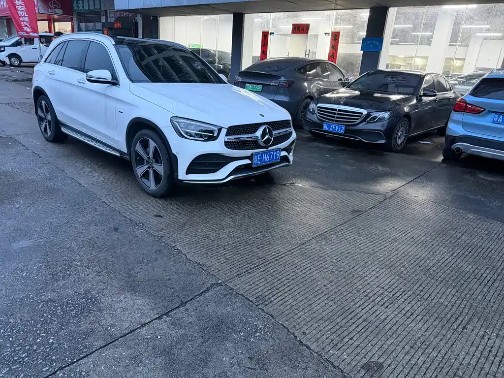 Mercedes-Benz GLC 2023
