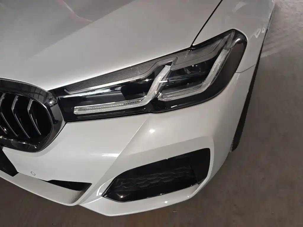 BMW 5 Series 2021 — фото 18