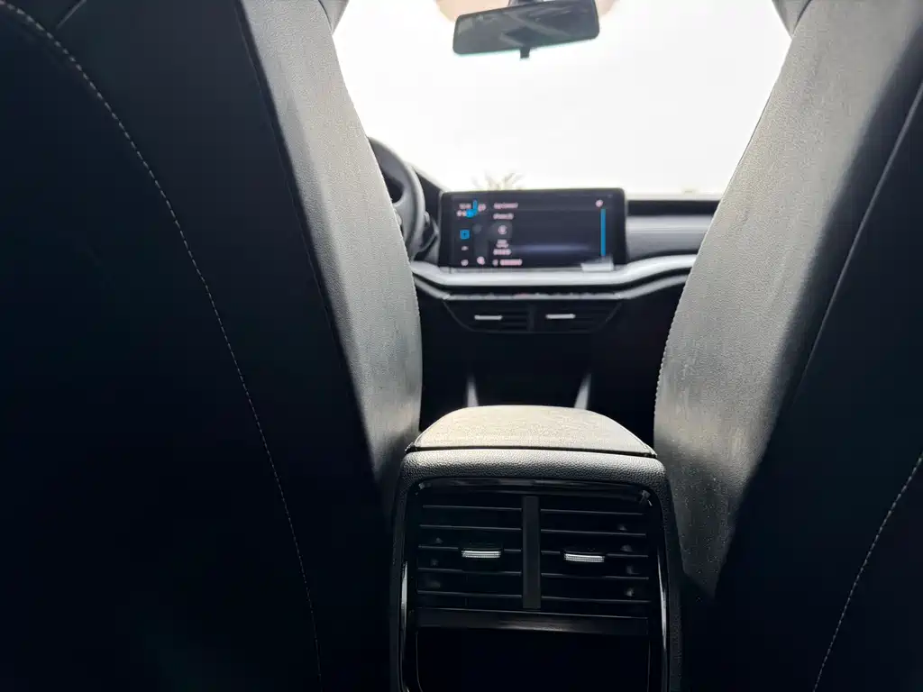 Skoda Octavia 2023 — фото 12