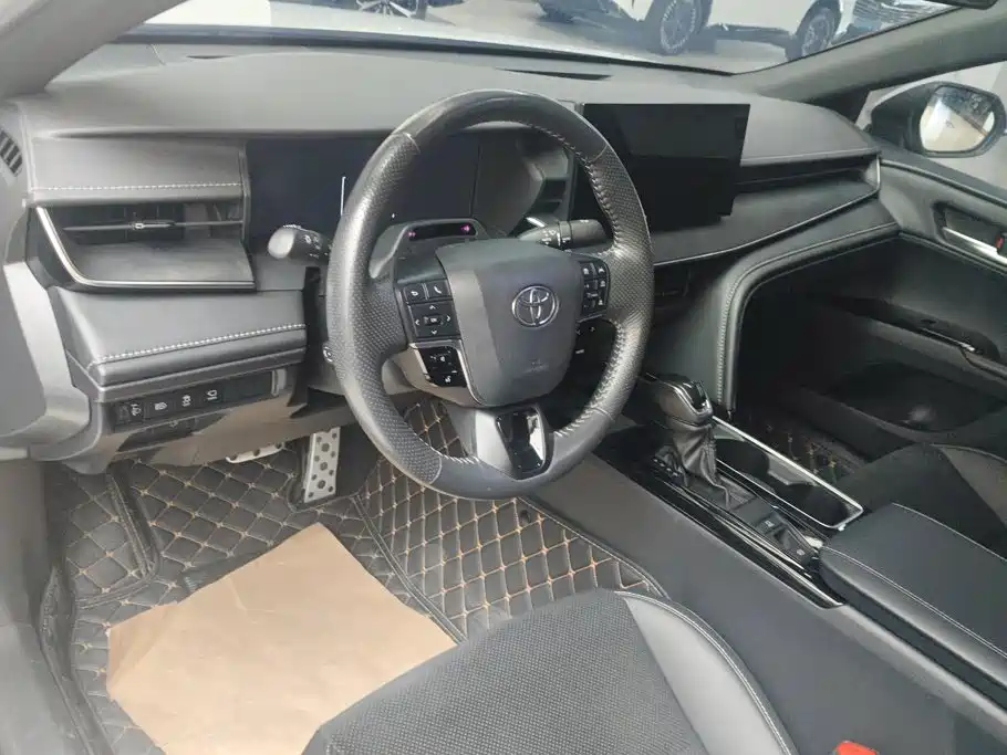 Toyota Camry 2024 — фото 12