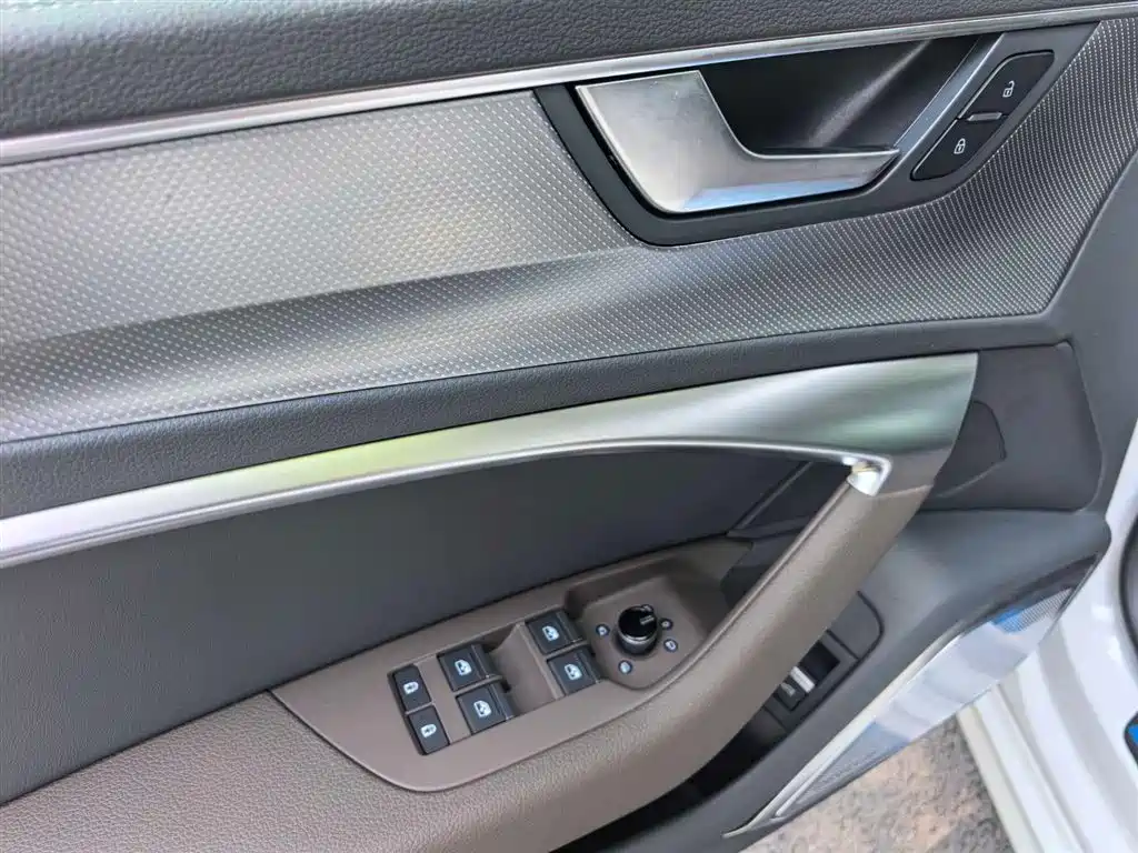 Audi A7L 2023 — фото 12