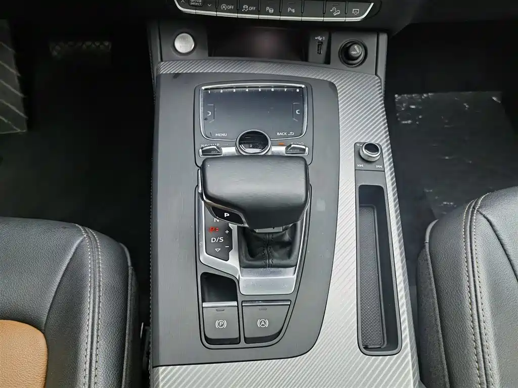 Audi Q5L 2020 — фото 13