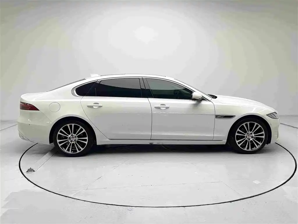 Jaguar XFL 2023 — фото 15