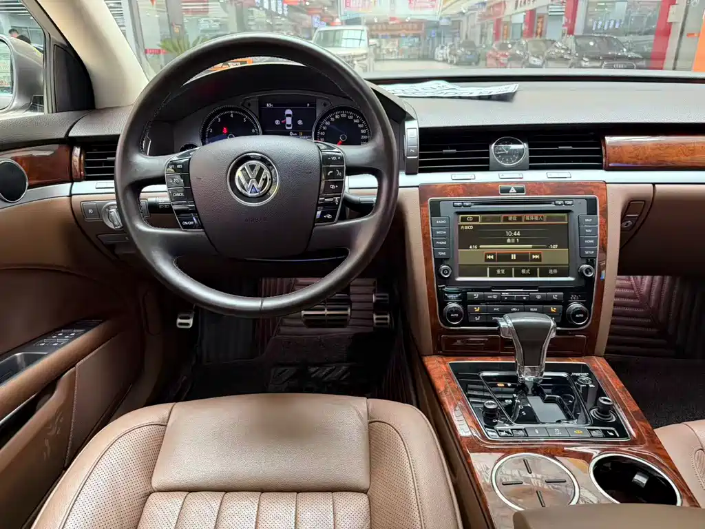 Volkswagen Phaeton 2017 — фото 12