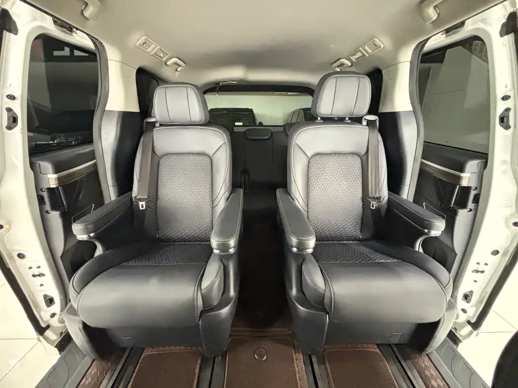 GAC Motor Trumpchi M8 2023 — фото 13