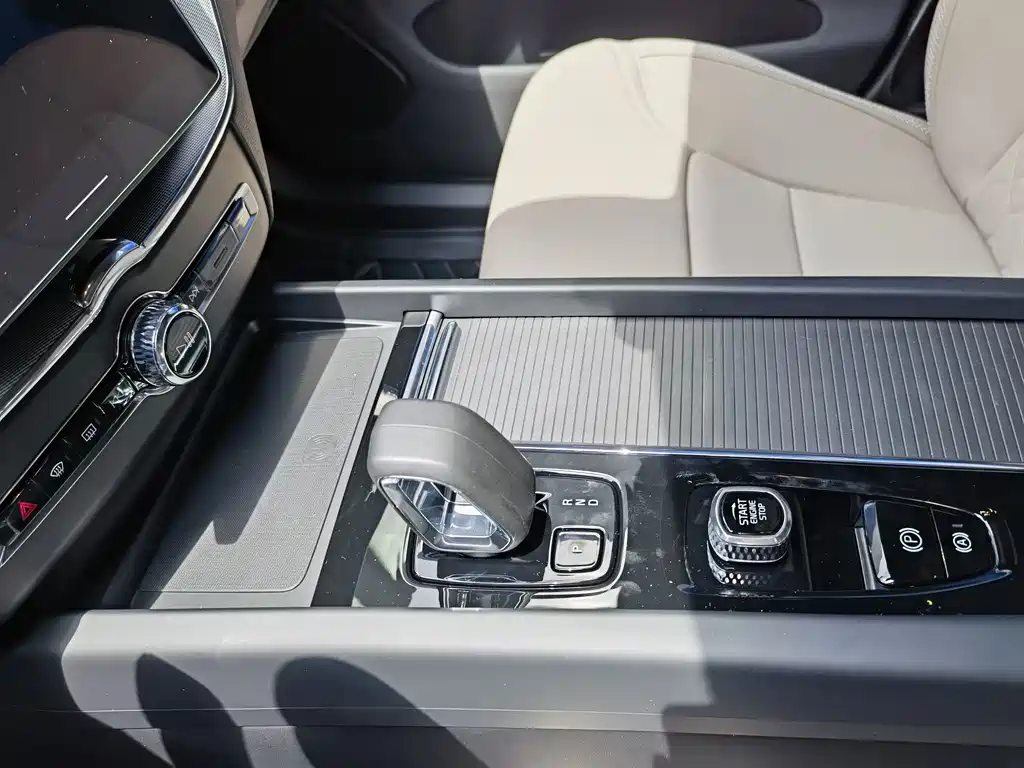 Volvo XC60 2025 — фото 14