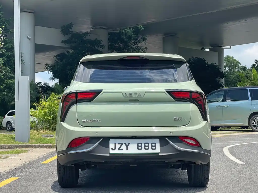 Neta V 2022