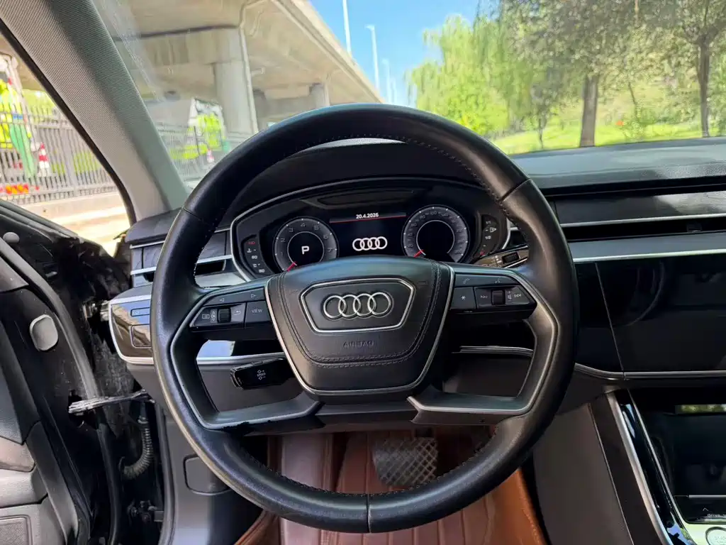 Audi A8 2018 — фото 9