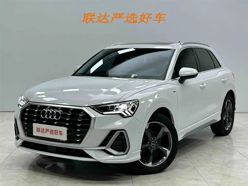 Audi Q3 2022 — фото 1