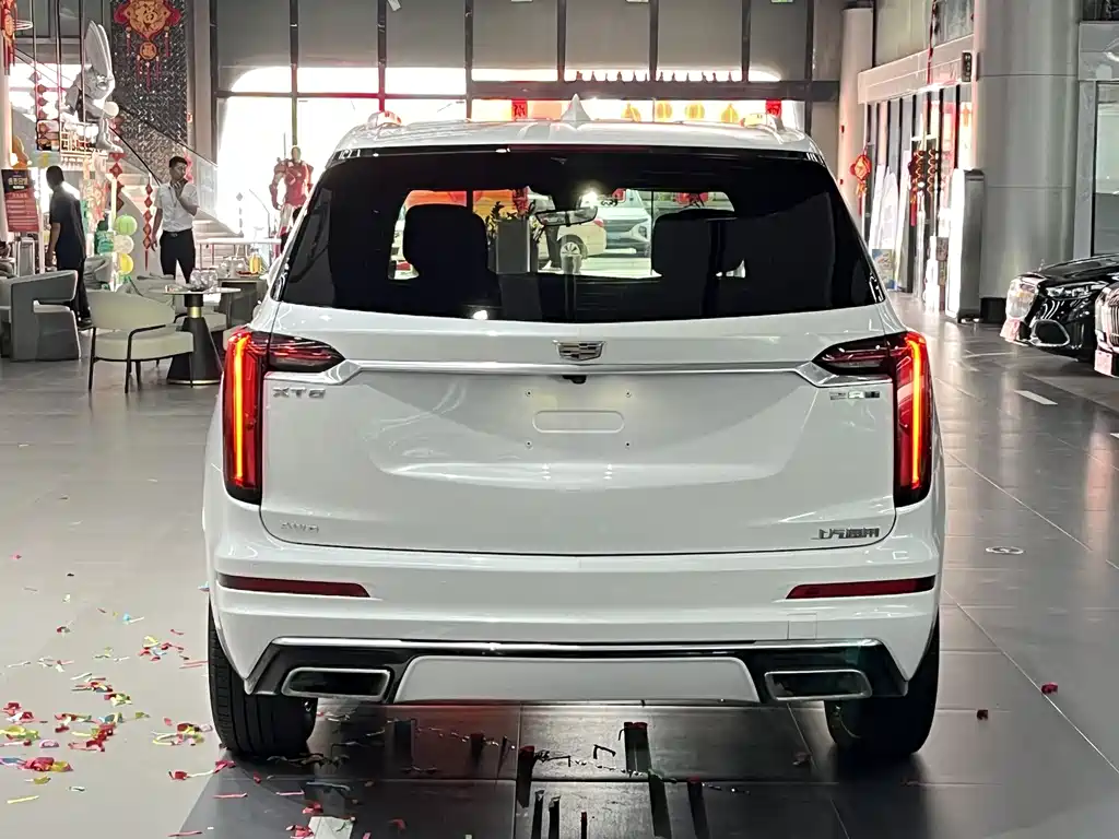 Cadillac XT6 2022 — фото 8