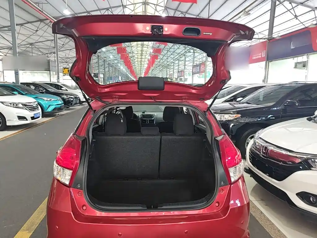 Toyota Yaris L 2016 — фото 19