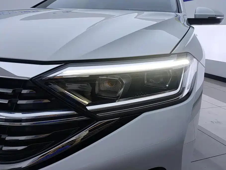Volkswagen Sagitar 2024