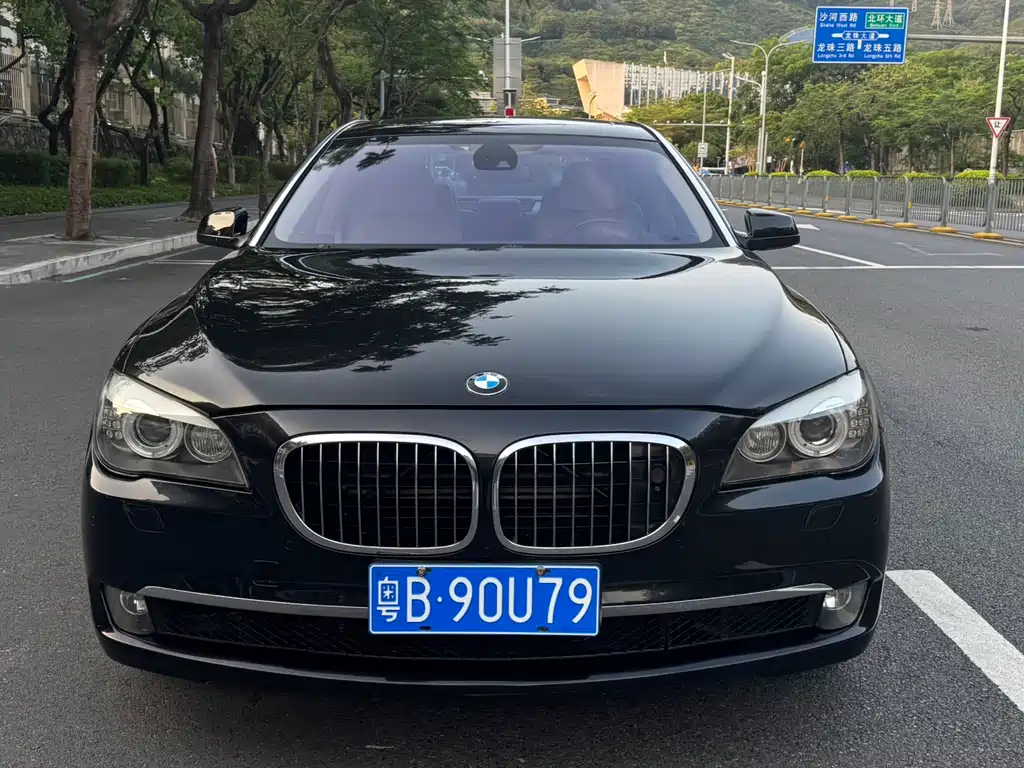 BMW 7 Series 2011 — фото 1