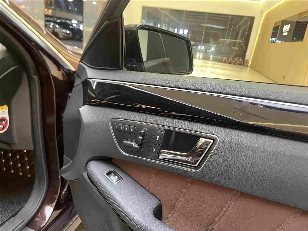 Mercedes-Benz E-Class 2012 — фото 16